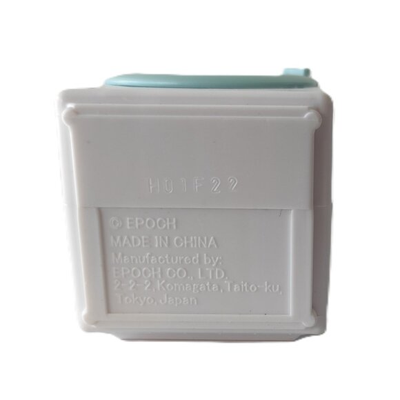 Sylvanian Families Calico Critters Moving Washing Machine and Vacuum Cleaner - Picture 4 of 8